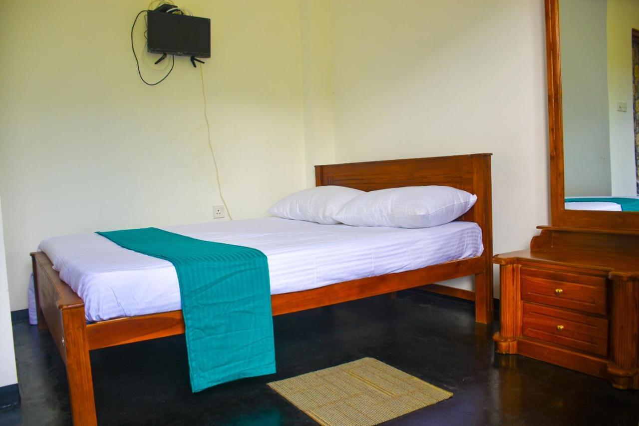 Riverview Guest Канди Экстерьер фото